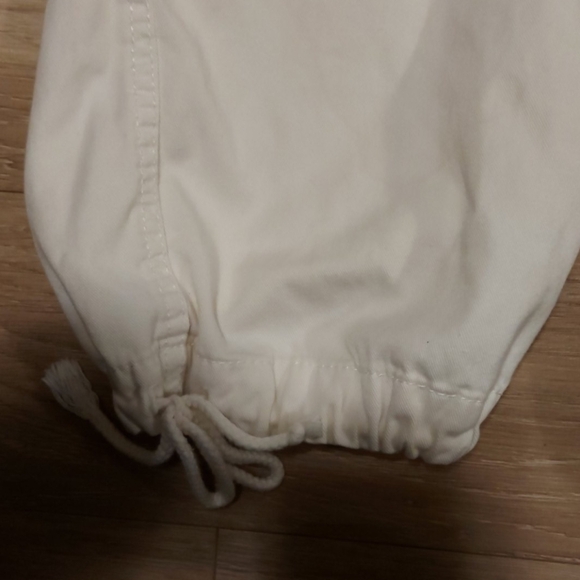 H&M White Capris - Picture 3 of 5